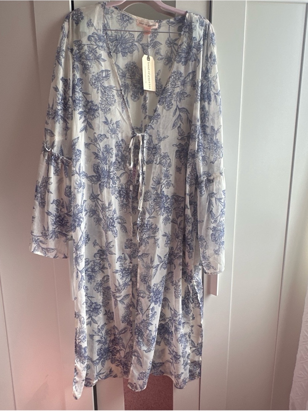 Band of gypsies blue and white floral cover up duster top size L